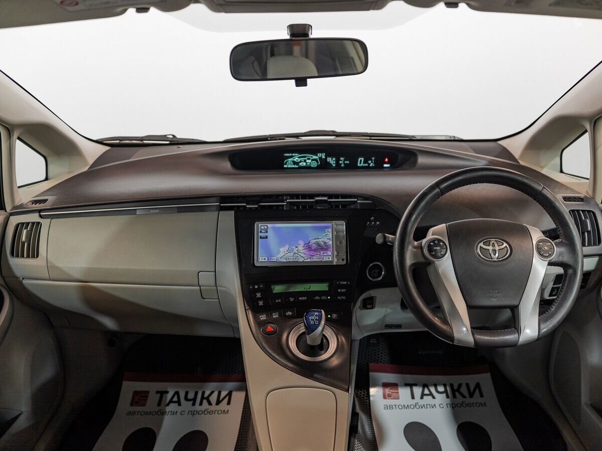 Toyota Prius 2011 - фото автомобиля