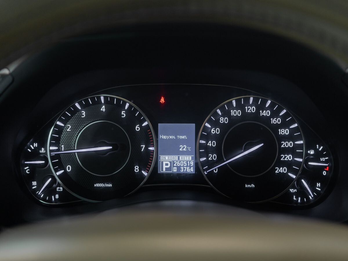 Nissan Patrol 2011 - фото автомобиля