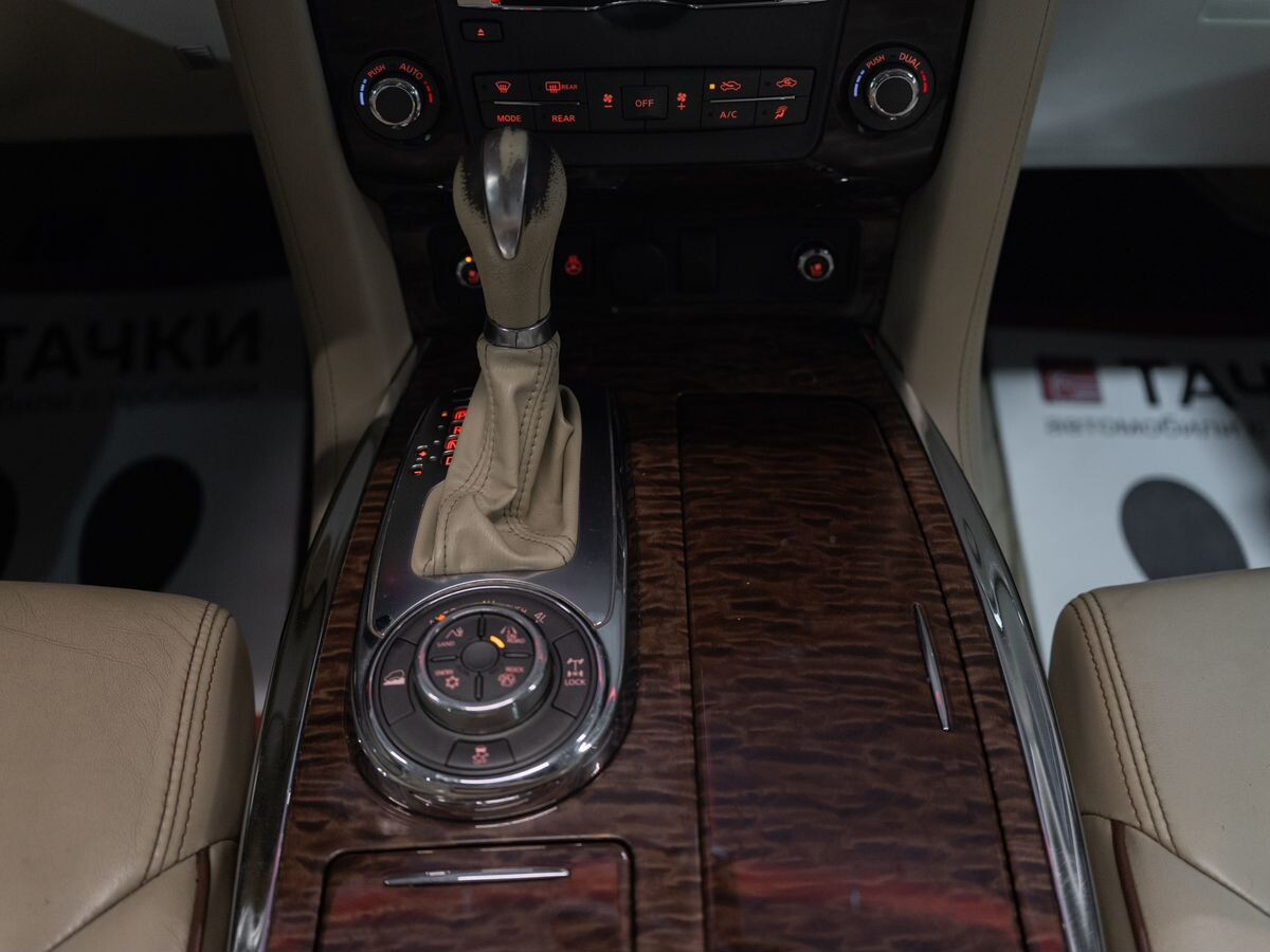 Nissan Patrol 2011 - фото автомобиля