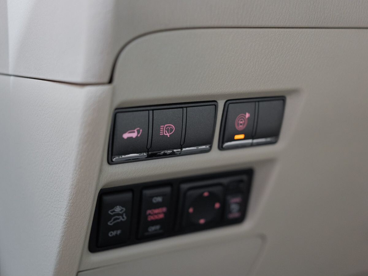 Nissan Patrol 2011 - фото автомобиля