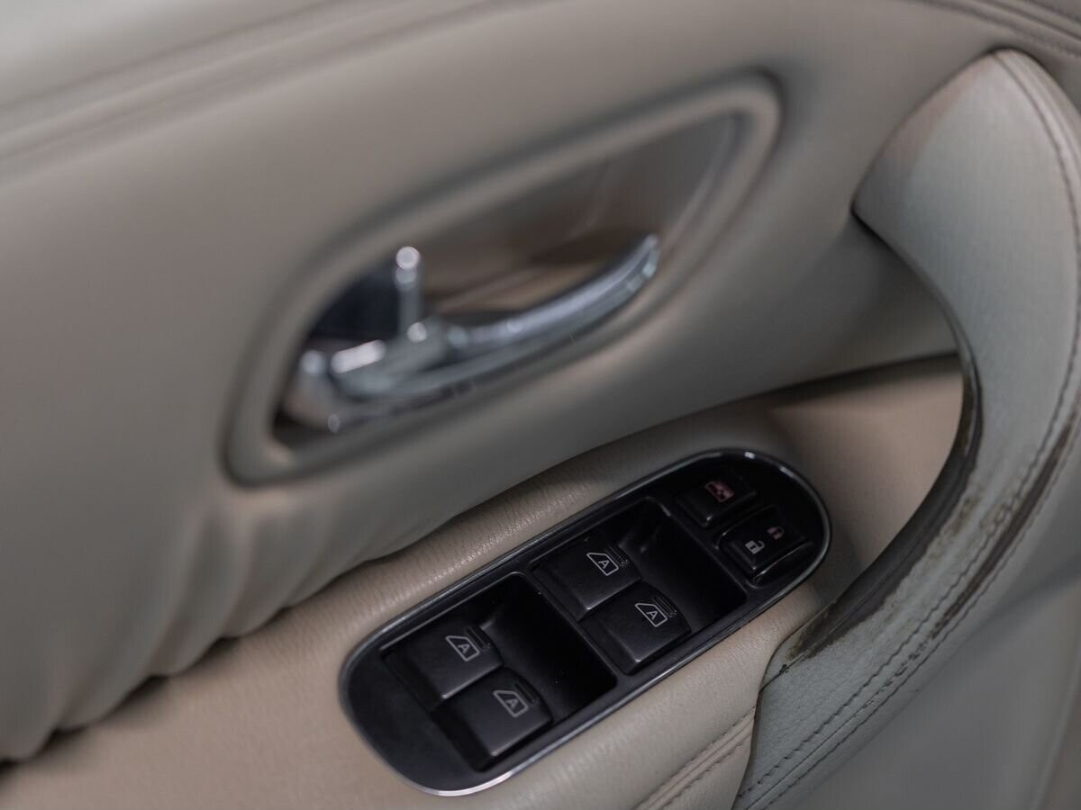 Nissan Patrol 2011 - фото автомобиля