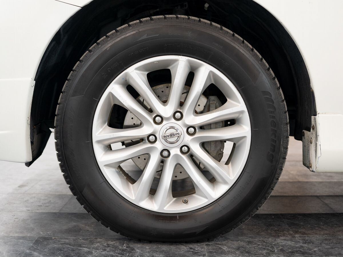 Nissan Patrol 2011 - фото автомобиля