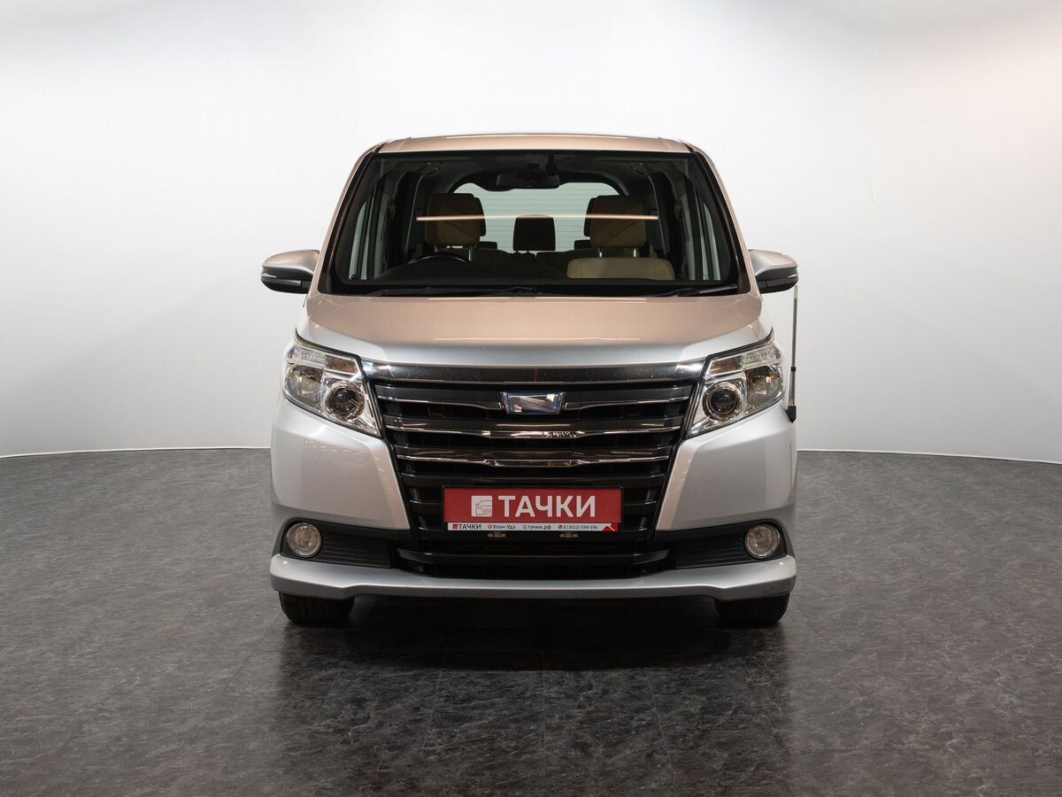 Toyota Noah 2014 - фото автомобиля