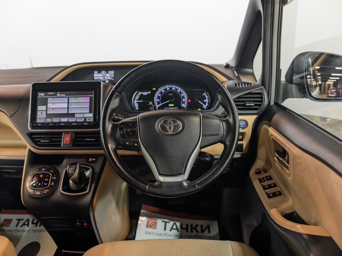 Toyota Noah 2014 - фото автомобиля