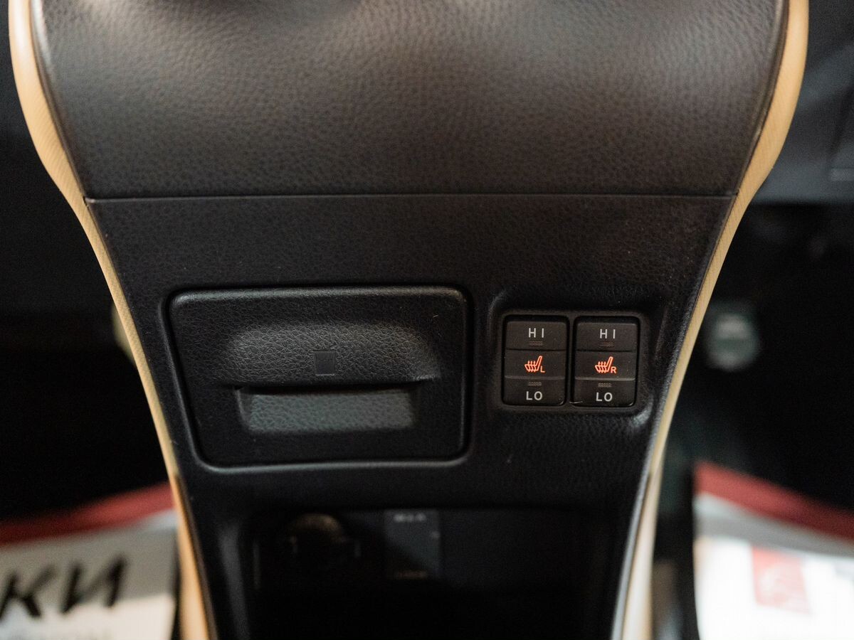 Toyota Noah 2014 - фото автомобиля