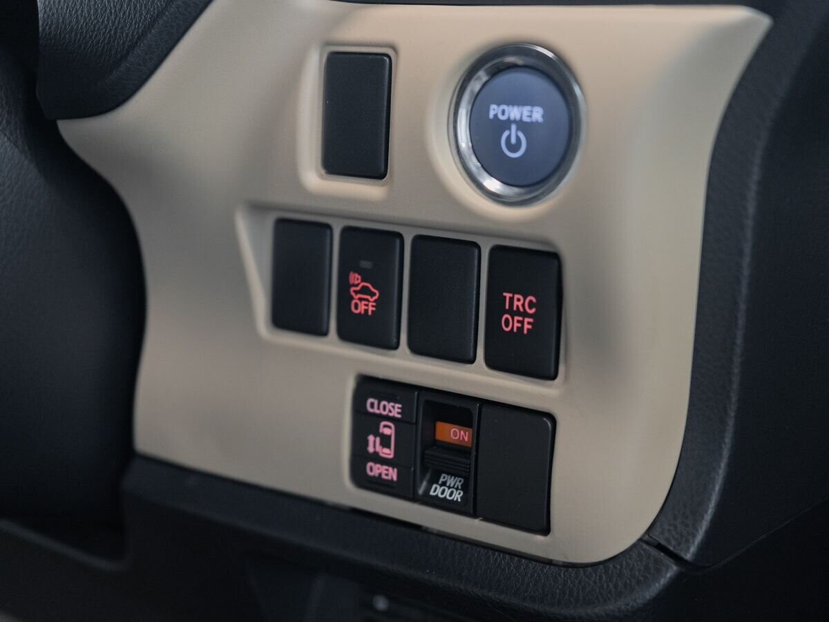 Toyota Noah 2014 - фото автомобиля