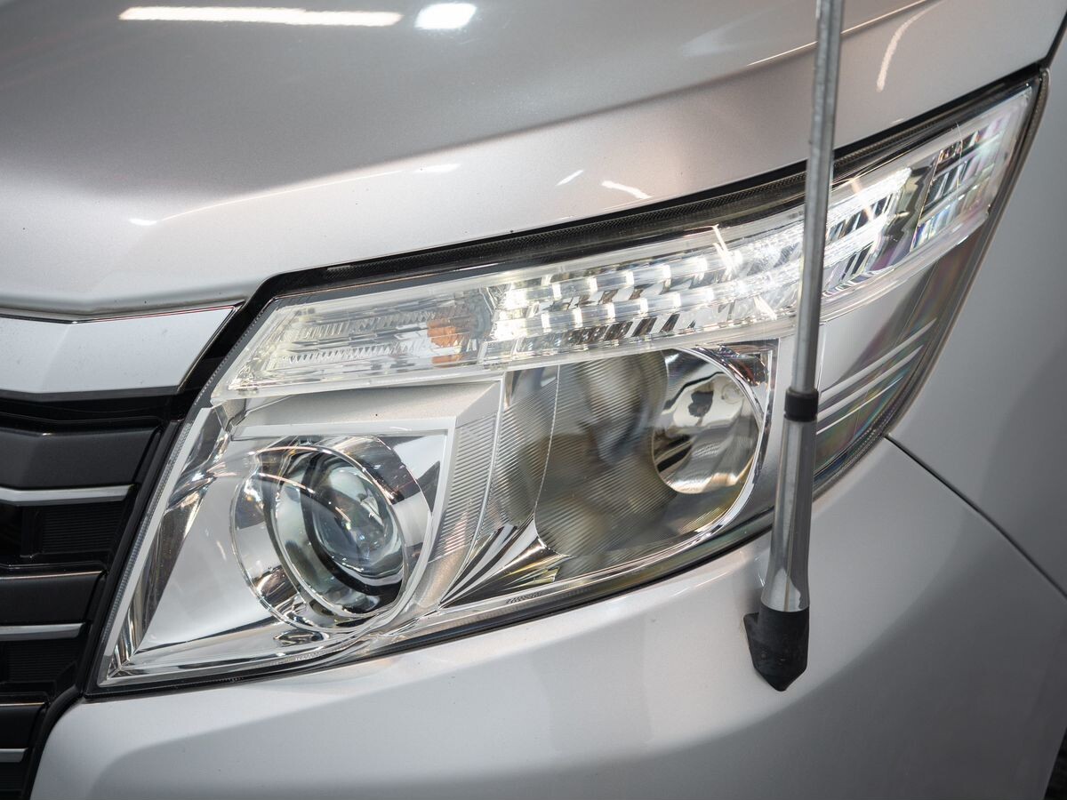 Toyota Noah 2014 - фото автомобиля