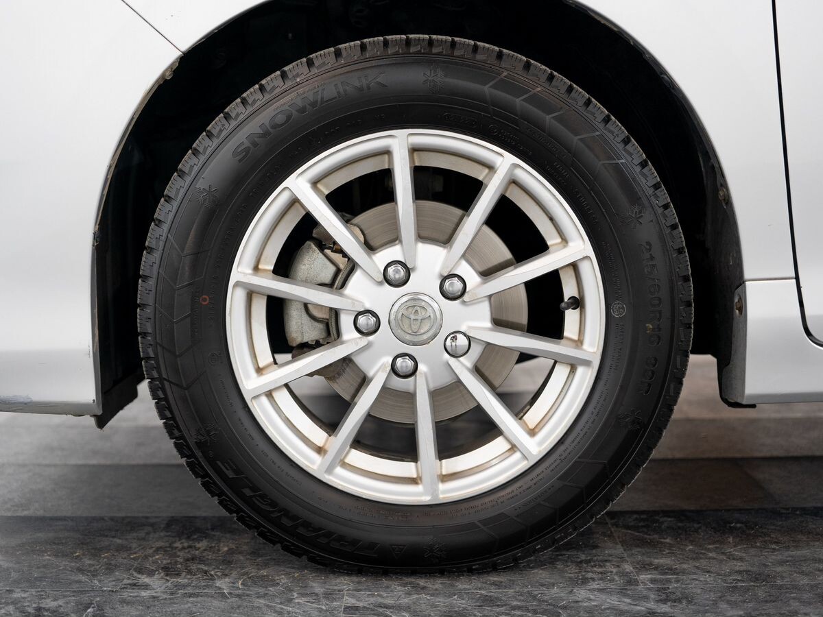 Toyota Noah 2014 - фото автомобиля