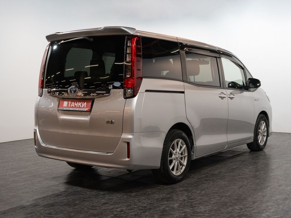 Toyota Noah 2014 - фото автомобиля