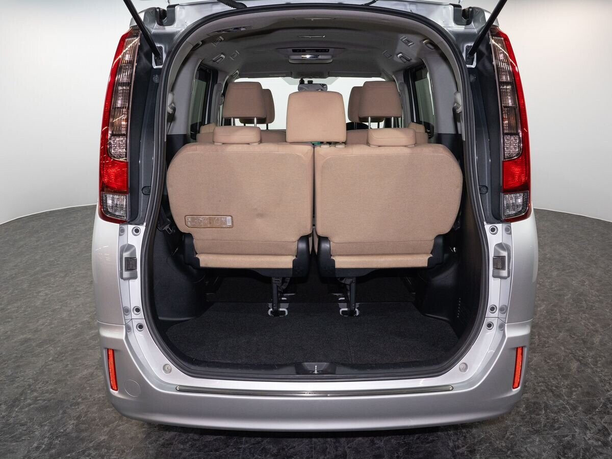 Toyota Noah 2014 - фото автомобиля