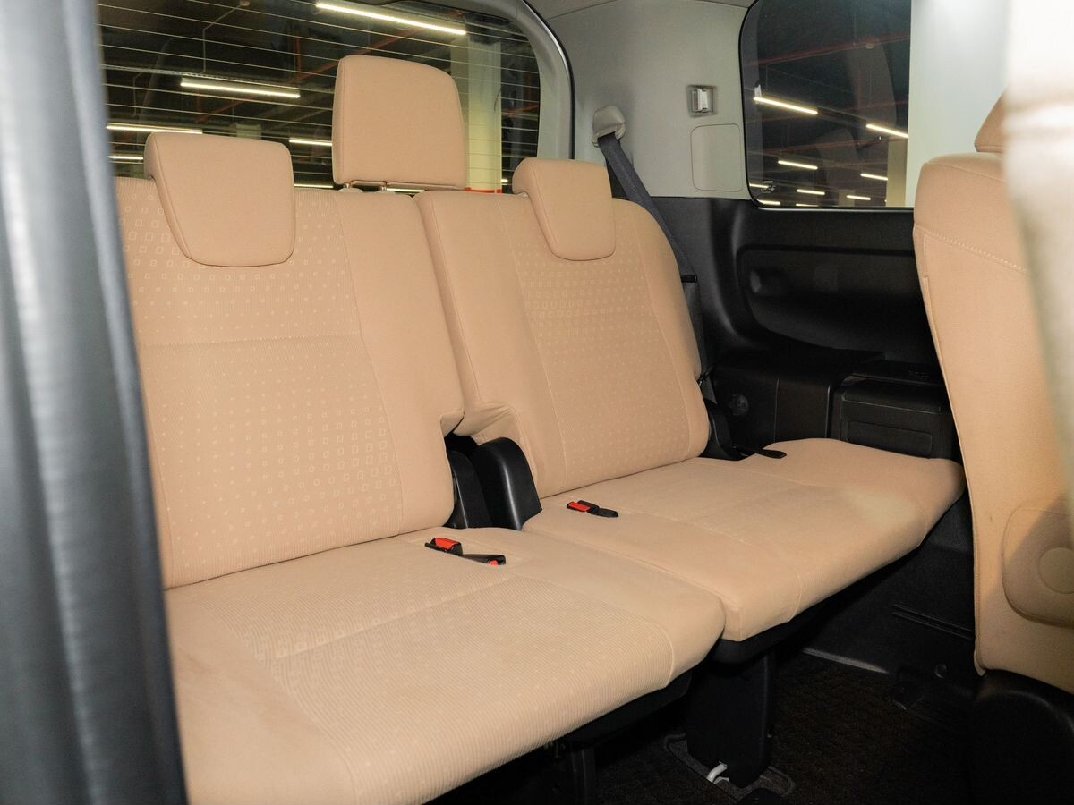 Toyota Noah 2014 - фото автомобиля