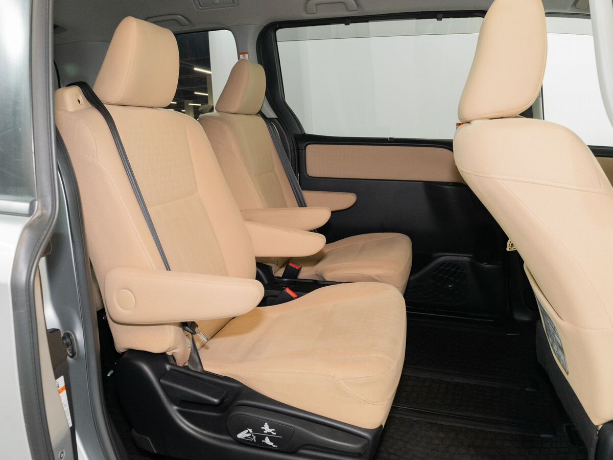 Toyota Noah 2014 - фото автомобиля