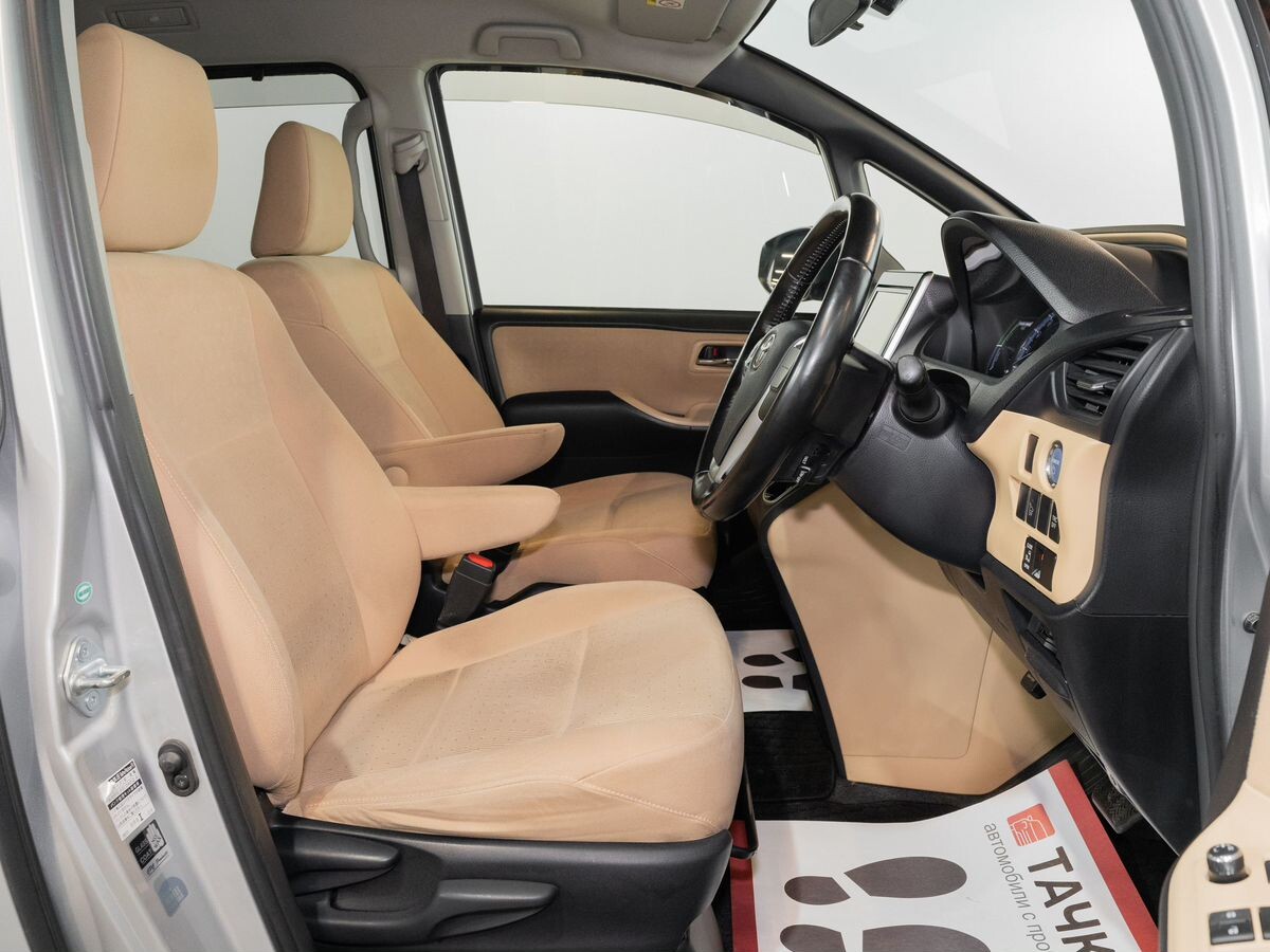 Toyota Noah 2014 - фото автомобиля