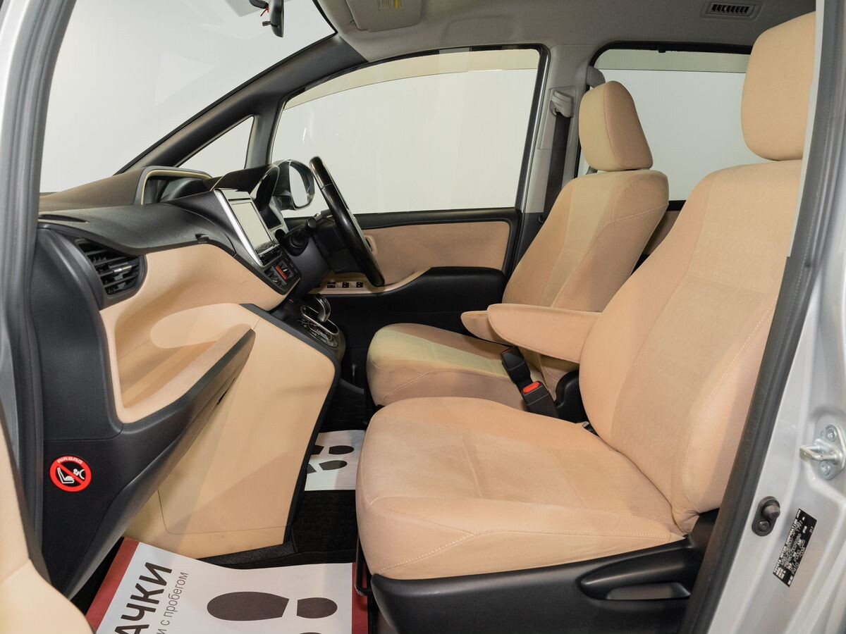 Toyota Noah 2014 - фото автомобиля