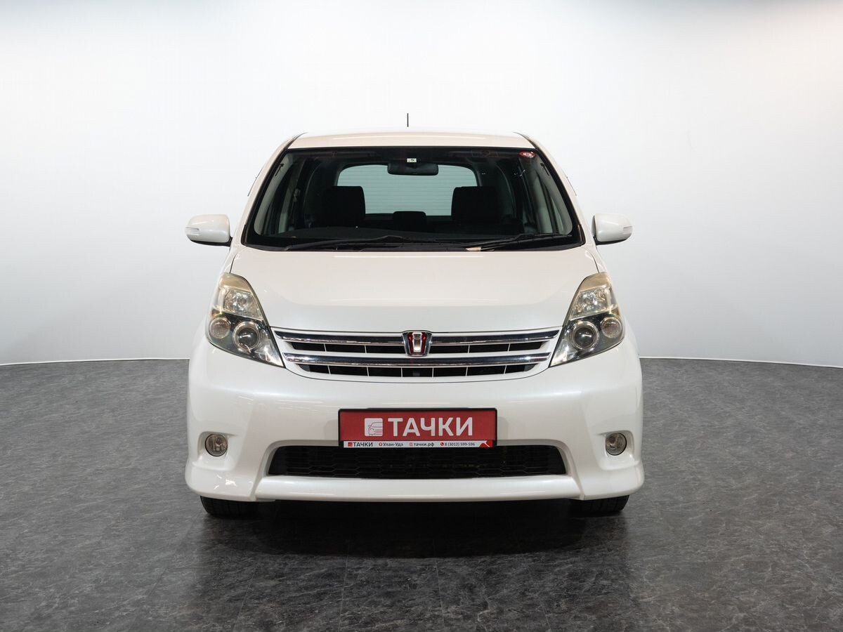 Toyota ISis 2013 - фото автомобиля