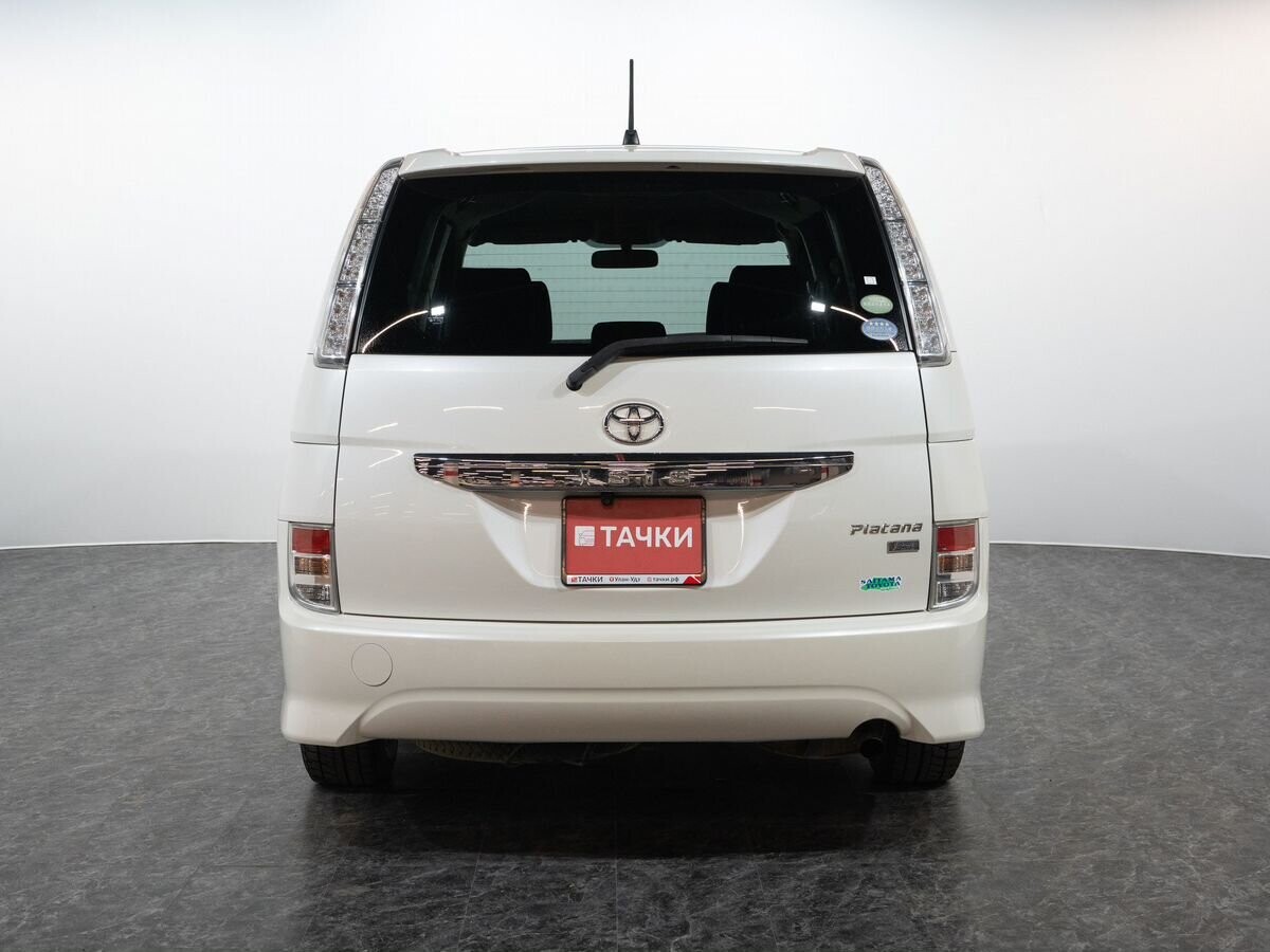 Toyota ISis 2013 - фото автомобиля