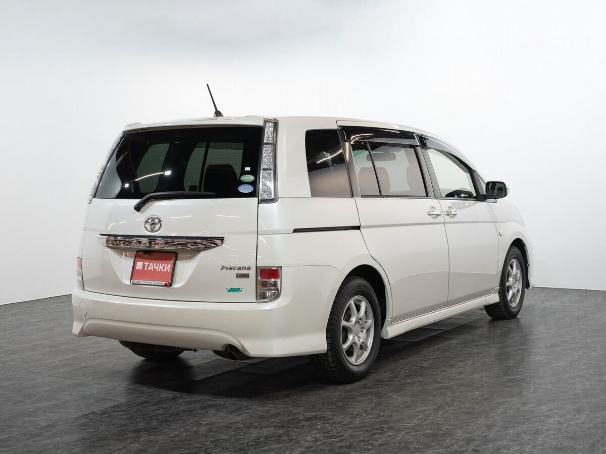 Toyota ISis 2013 - фото автомобиля