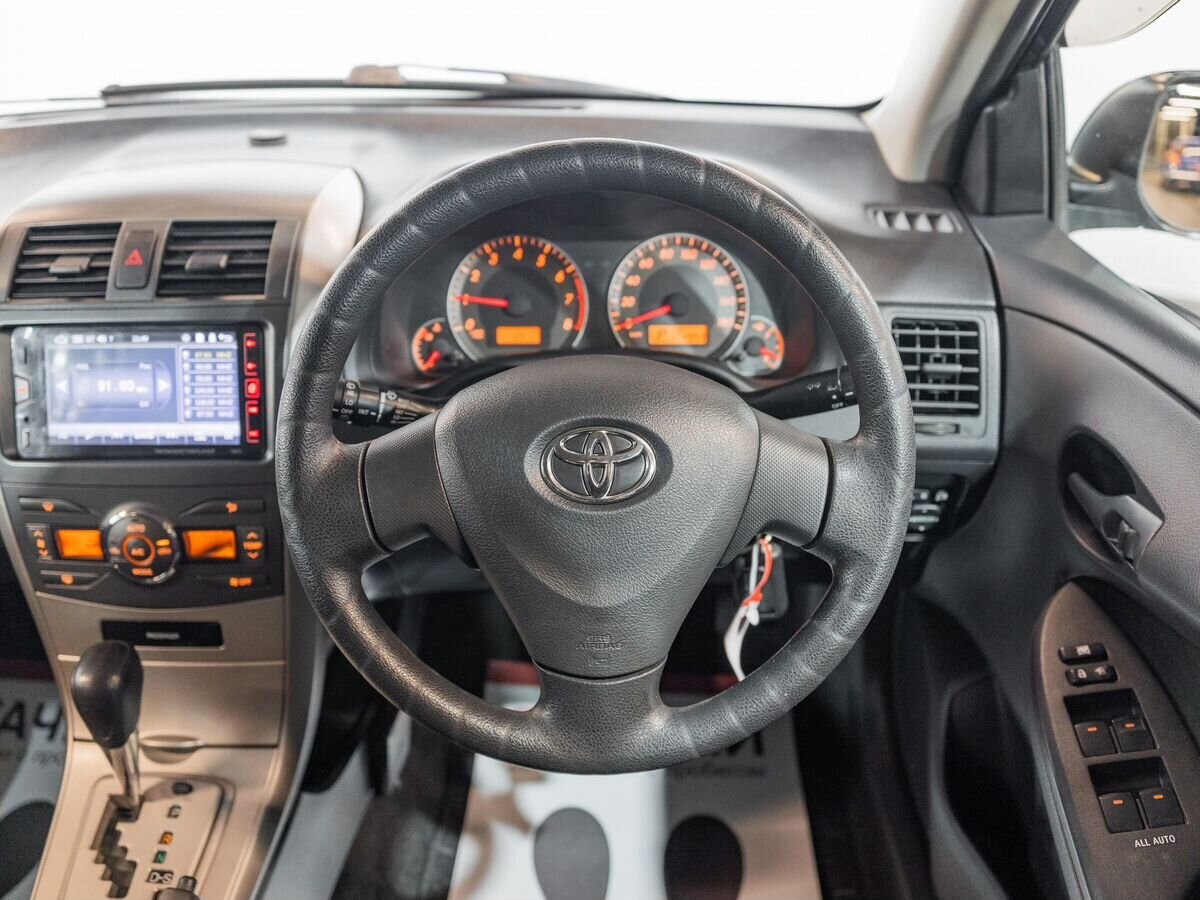 Toyota Corolla 2010 - фото автомобиля