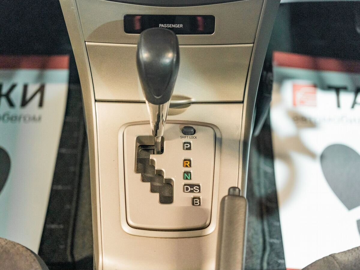 Toyota Corolla 2010 - фото автомобиля