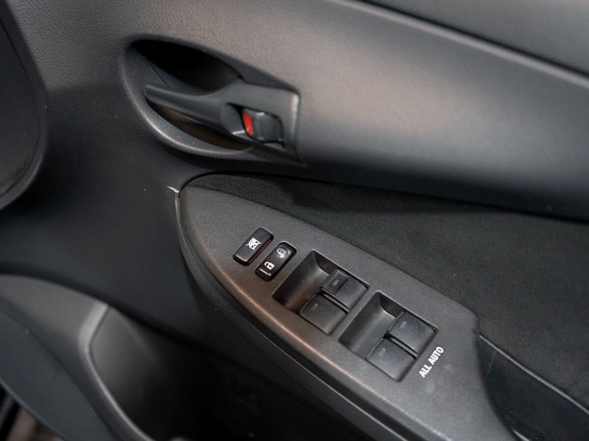 Toyota Corolla 2010 - фото автомобиля