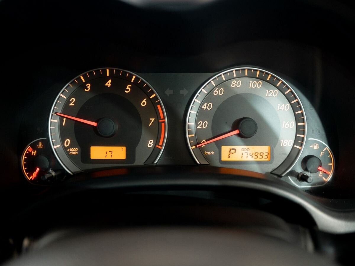 Toyota Corolla 2010 - фото автомобиля