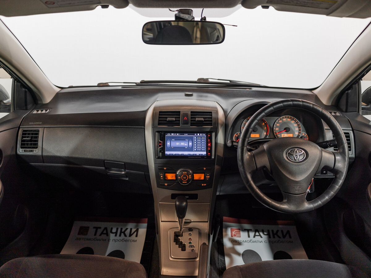 Toyota Corolla 2010 - фото автомобиля