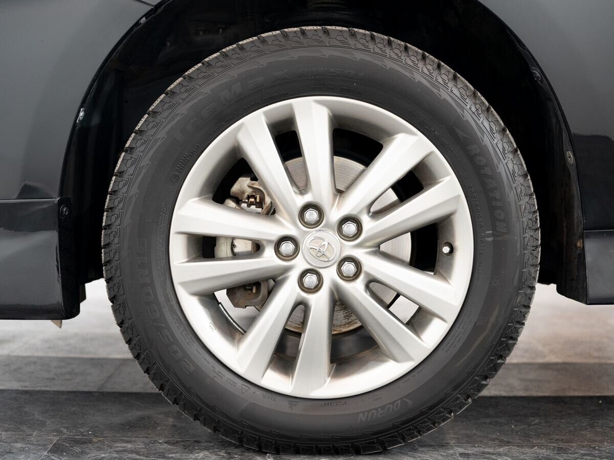 Toyota Wish 2011 - фото автомобиля