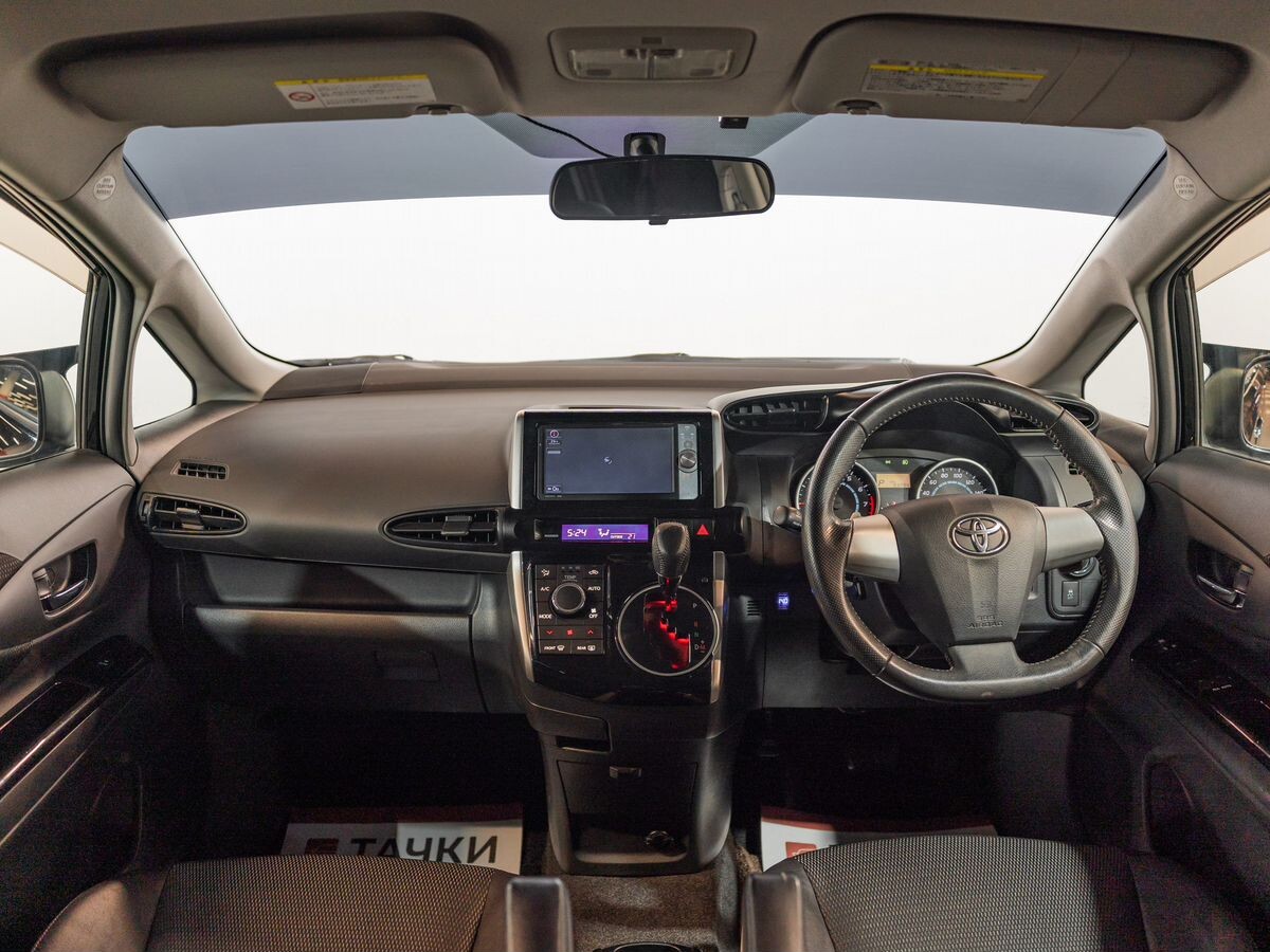 Toyota Wish 2011 - фото автомобиля