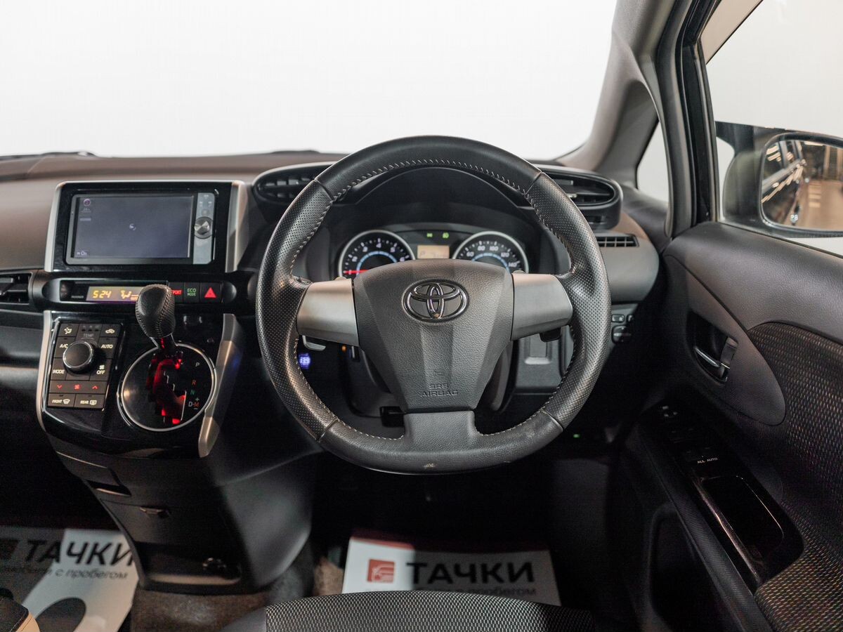 Toyota Wish 2011 - фото автомобиля