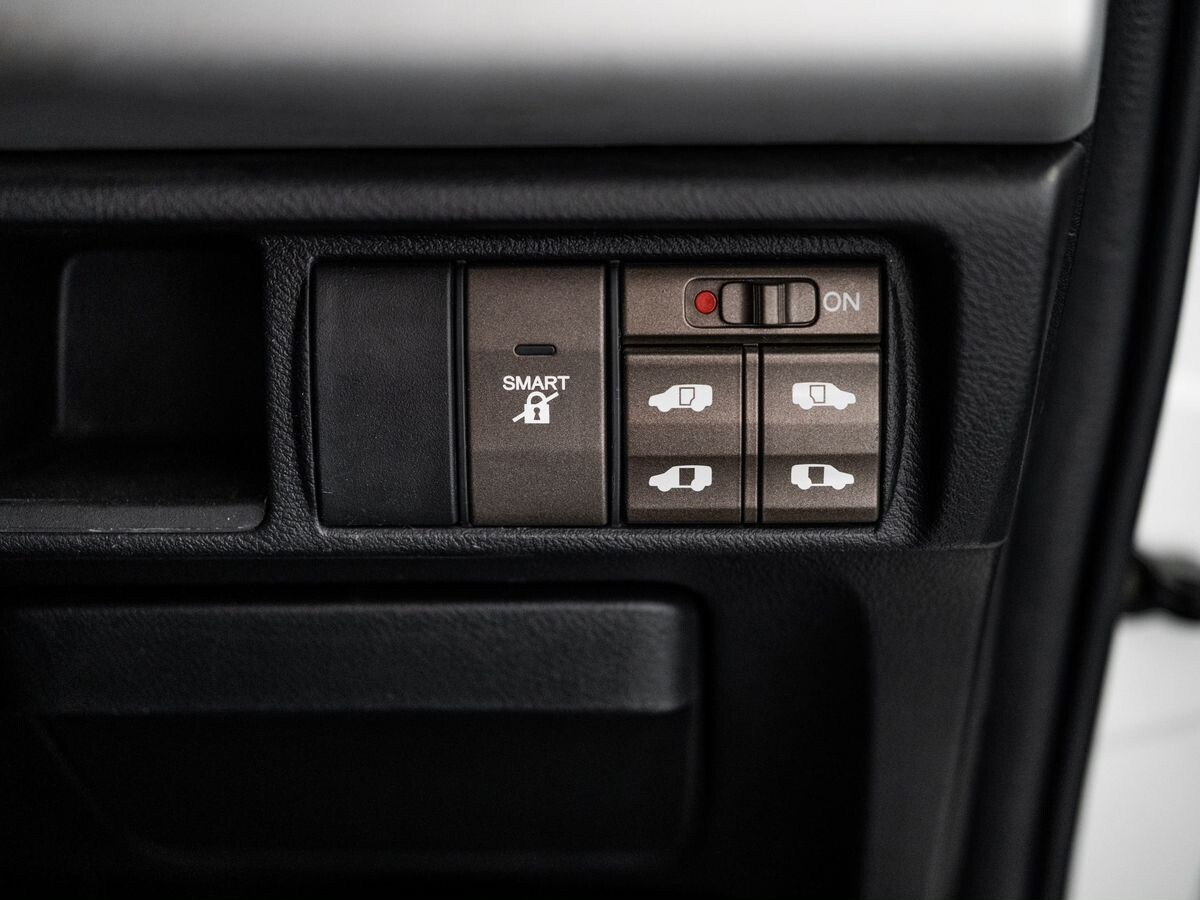 Honda Elysion 2004 - фото автомобиля