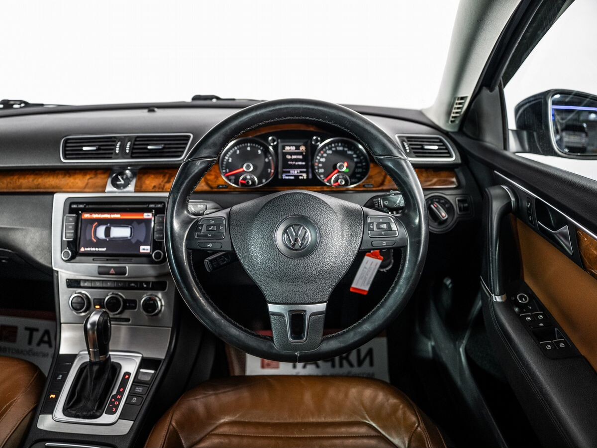 Volkswagen Passat 2013 - фото автомобиля