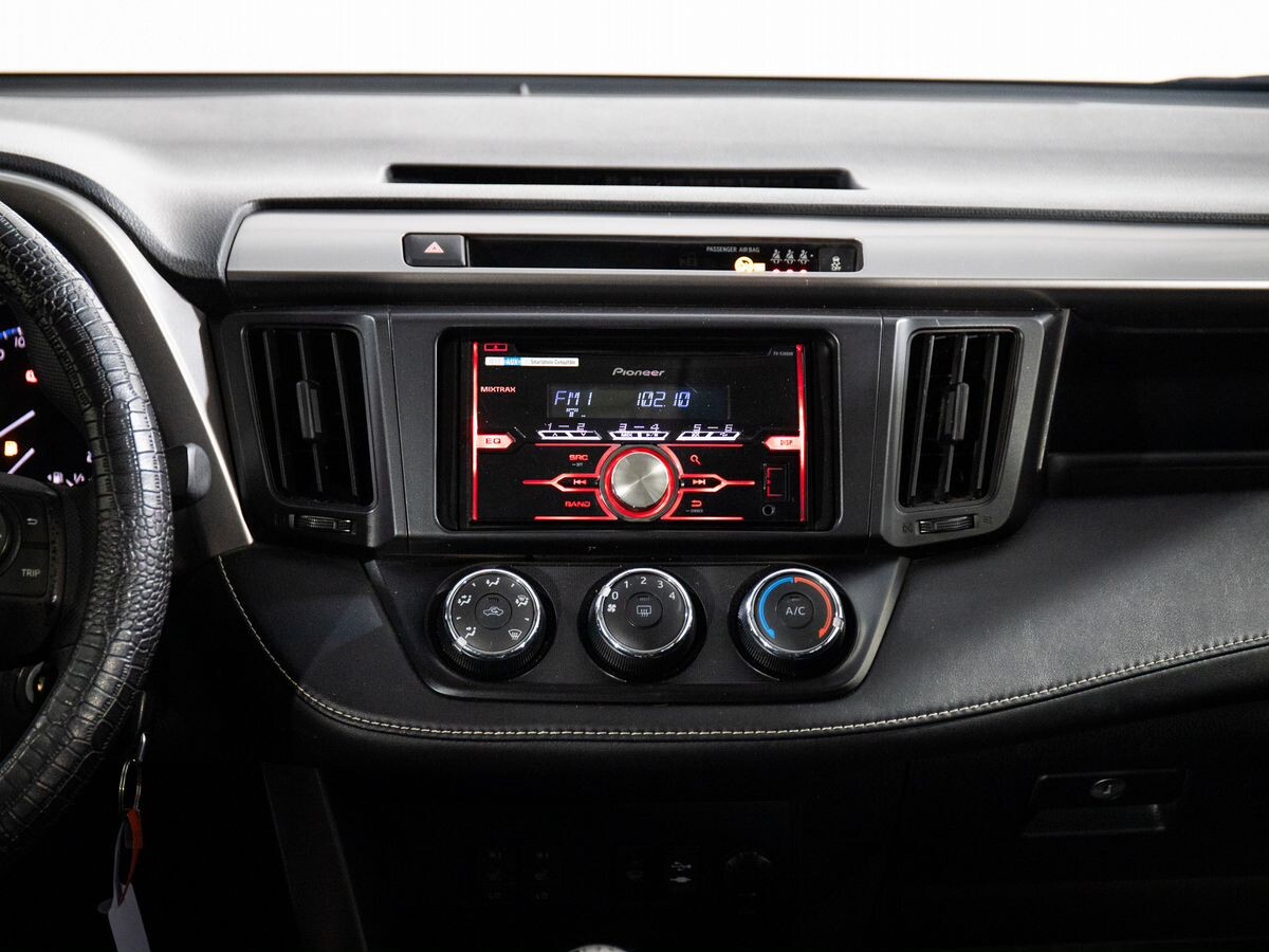 Toyota RAV4 2016 - фото автомобиля