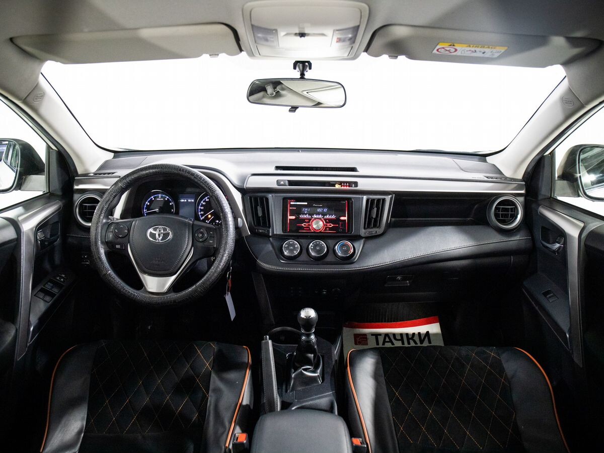 Toyota RAV4 2016 - фото автомобиля