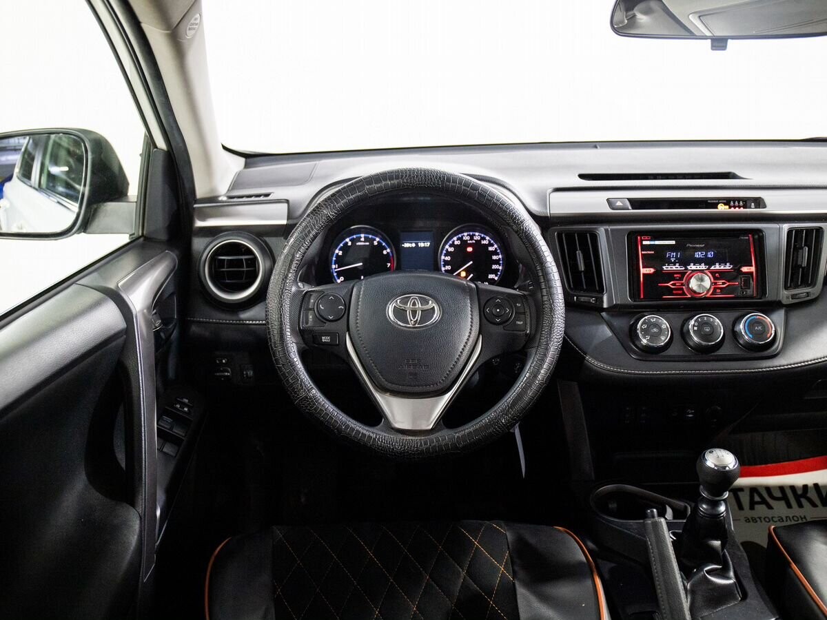 Toyota RAV4 2016 - фото автомобиля