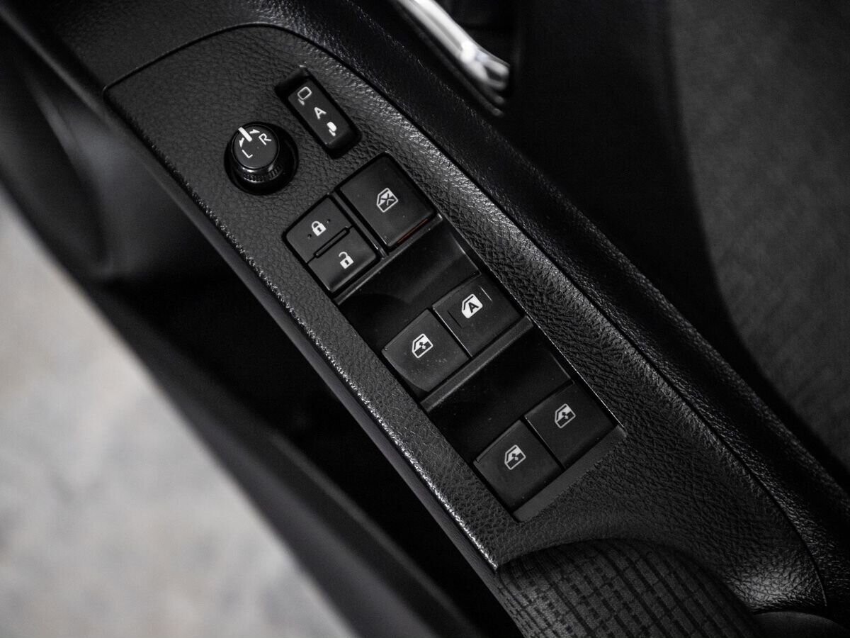 Toyota Sienta 2019 - фото автомобиля