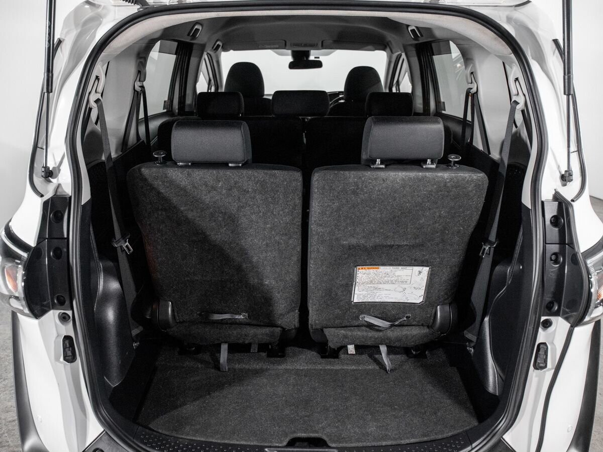 Toyota Sienta 2019 - фото автомобиля