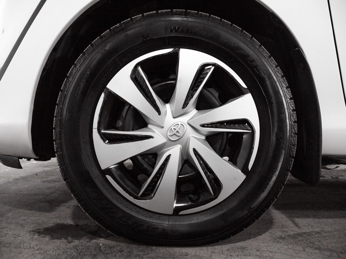 Toyota Sienta 2019 - фото автомобиля