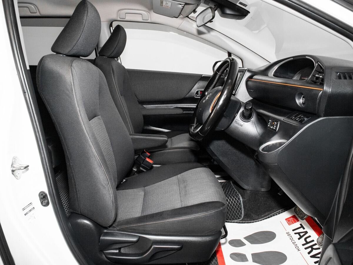 Toyota Sienta 2019 - фото автомобиля