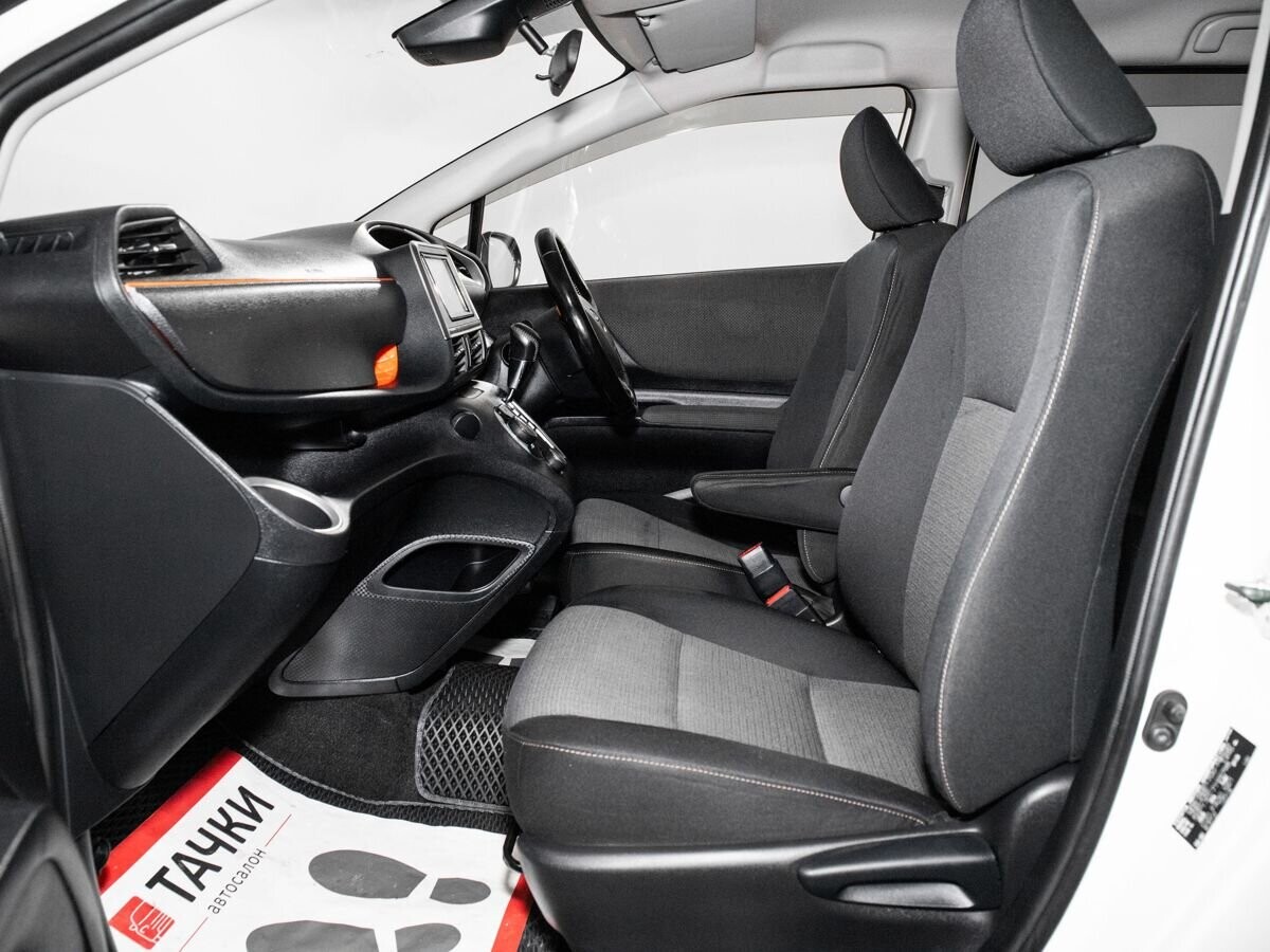 Toyota Sienta 2019 - фото автомобиля