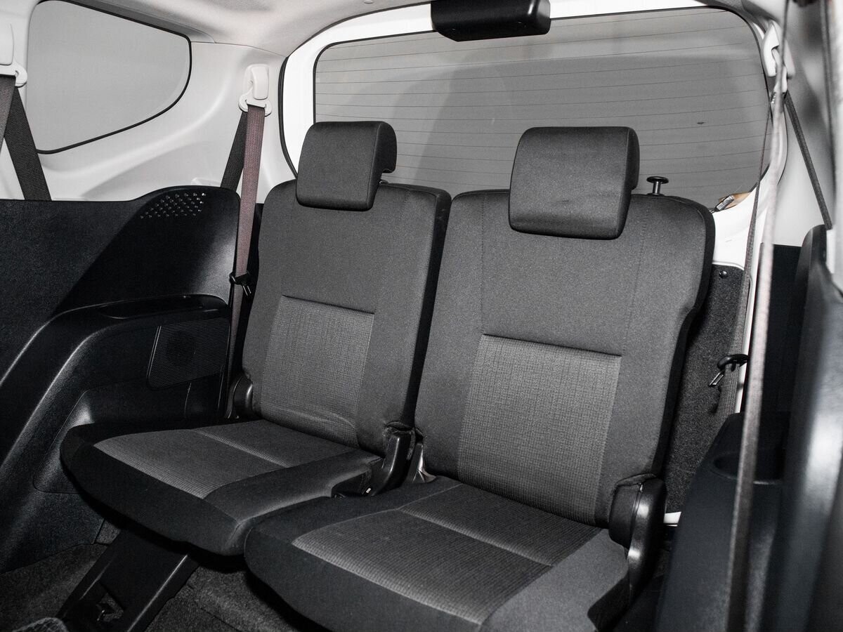 Toyota Sienta 2019 - фото автомобиля