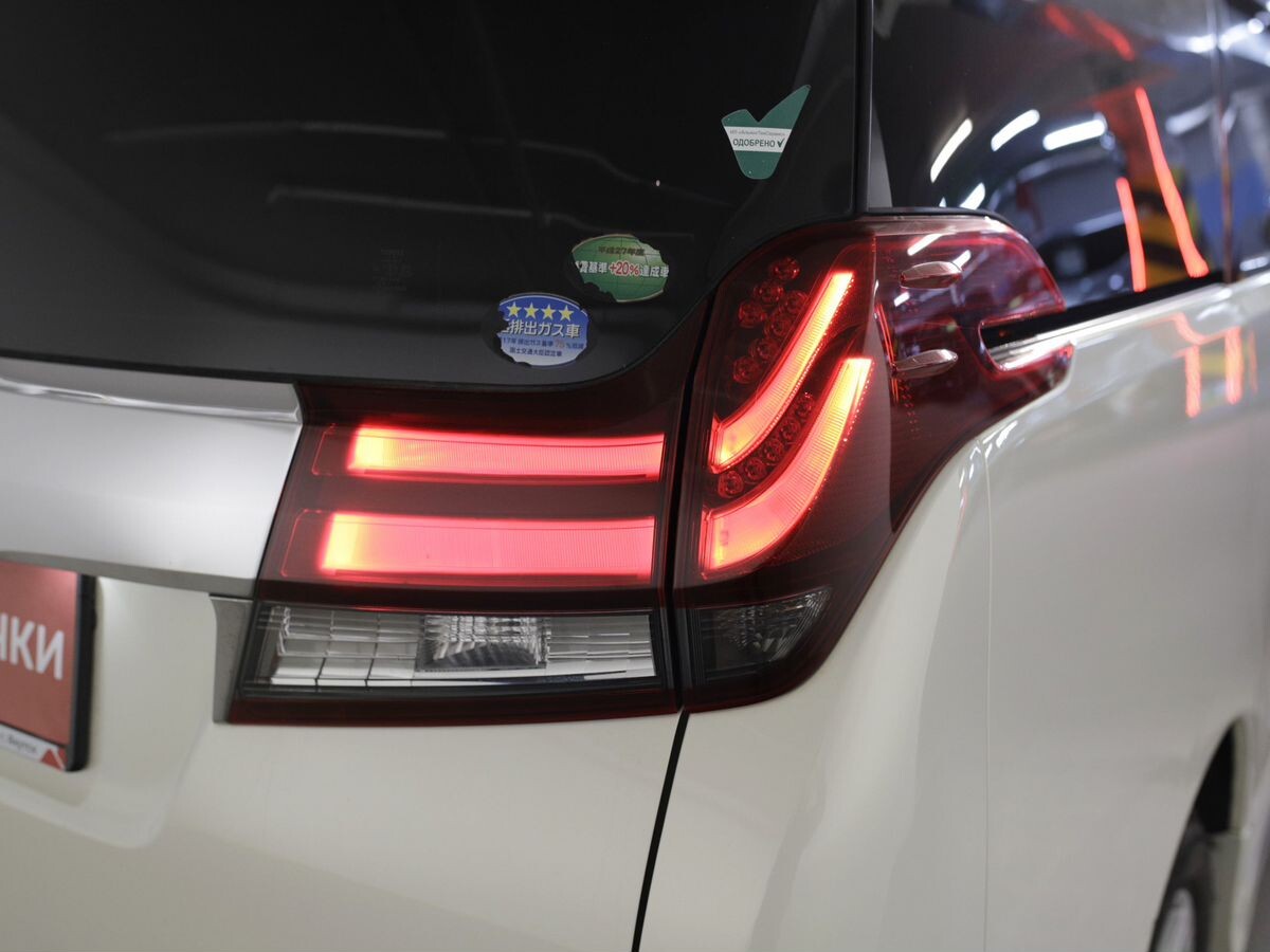 Toyota Alphard 2015 - фото автомобиля