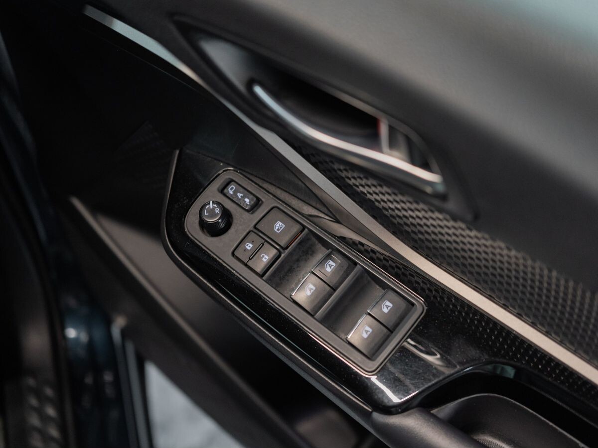 Toyota C-HR 2019 - фото автомобиля