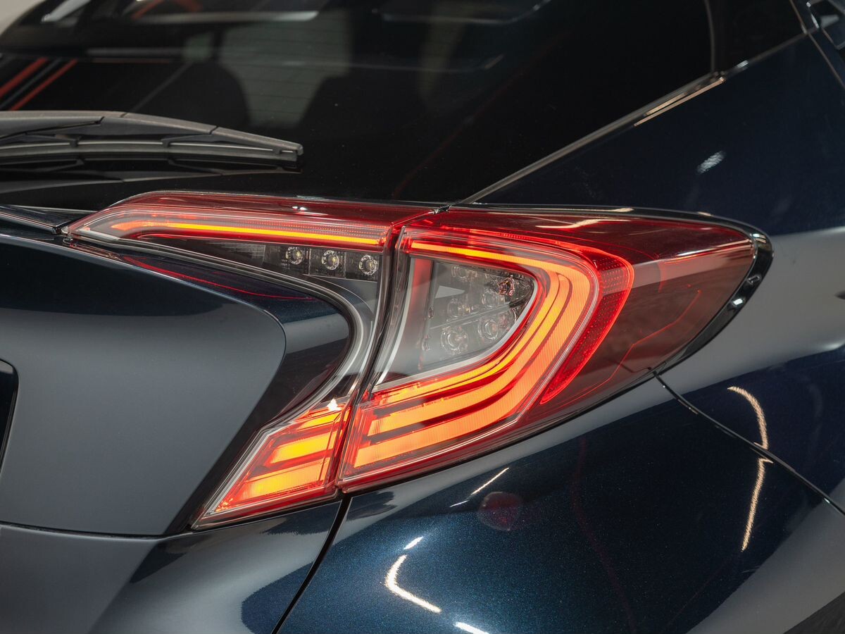 Toyota C-HR 2019 - фото автомобиля