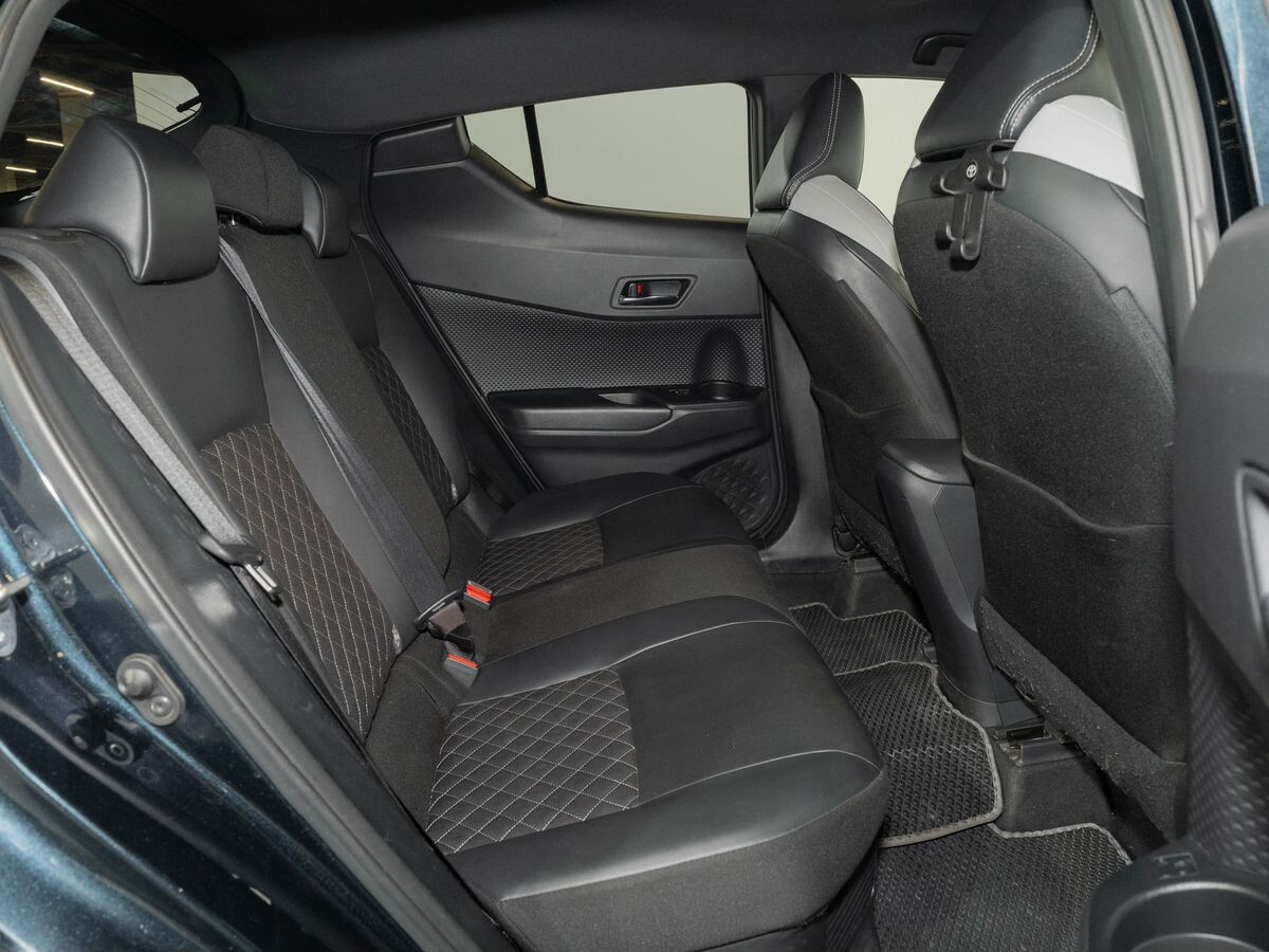 Toyota C-HR 2019 - фото автомобиля