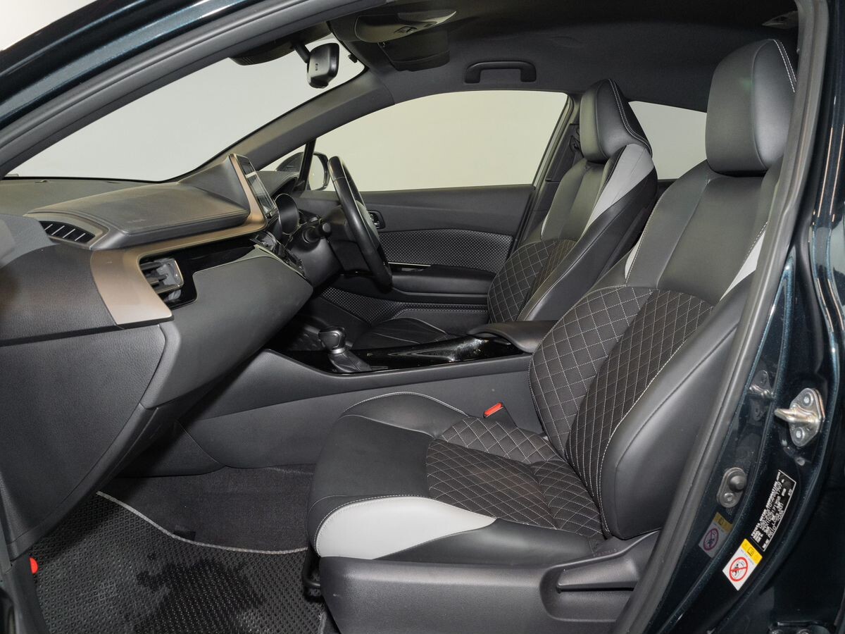 Toyota C-HR 2019 - фото автомобиля