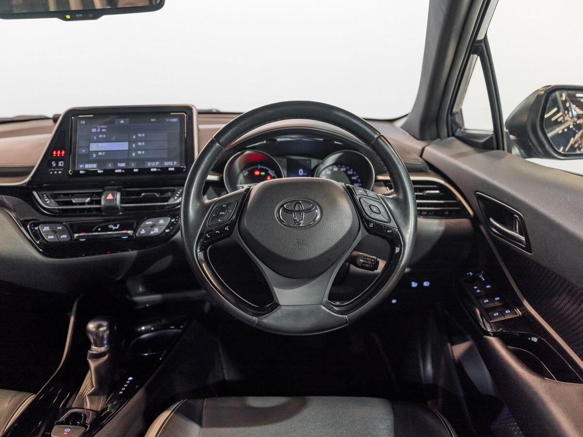 Toyota C-HR 2019 - фото автомобиля