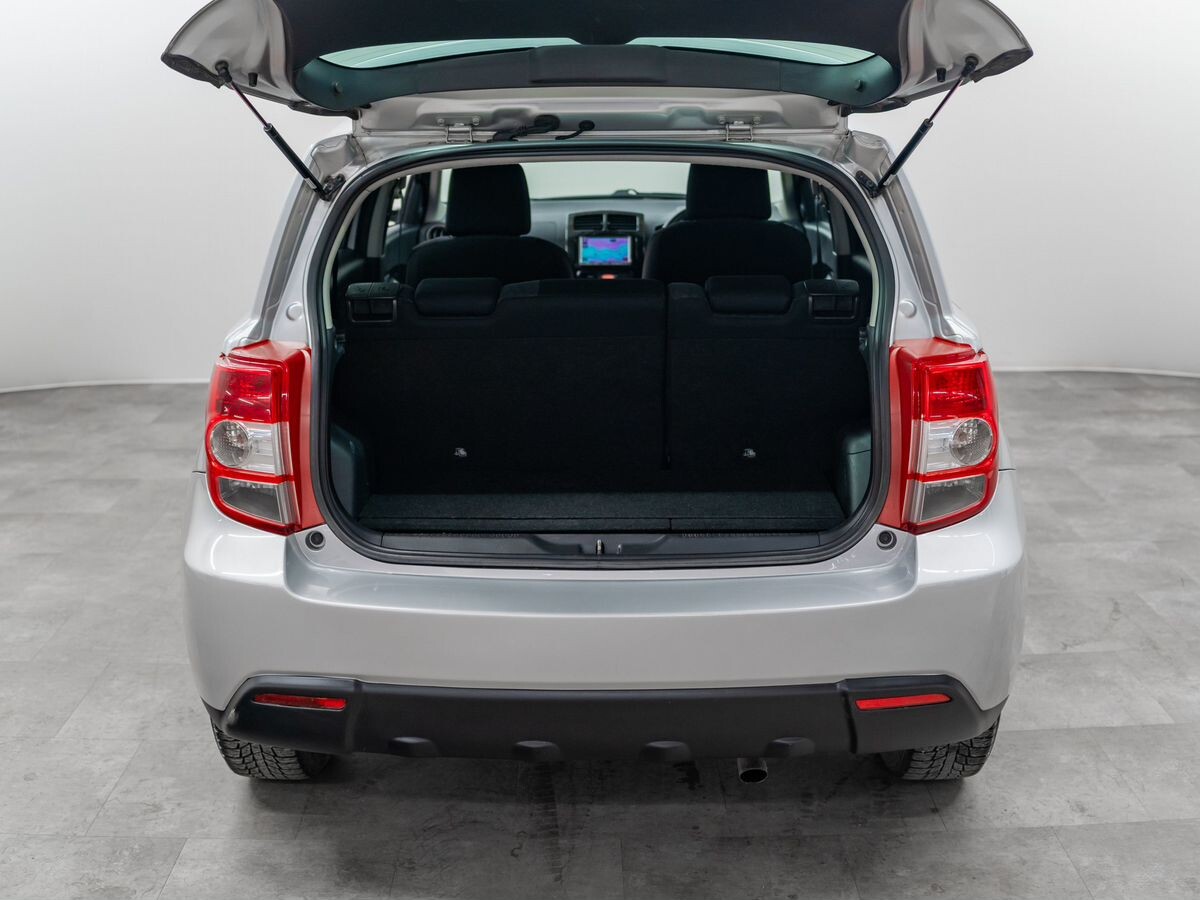 Toyota Ist 2010 - фото автомобиля