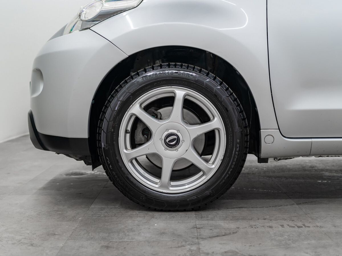 Toyota Ist 2010 - фото автомобиля