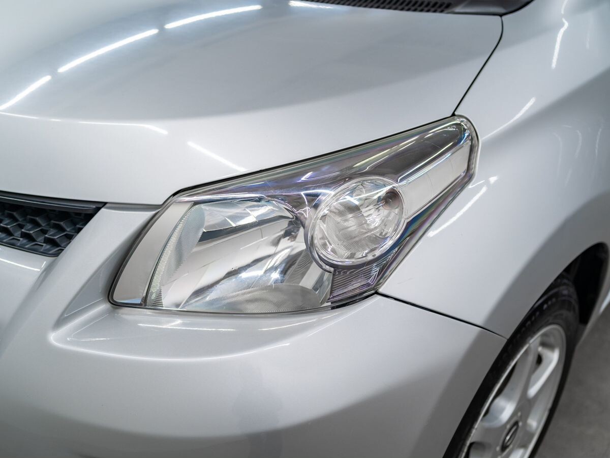 Toyota Ist 2010 - фото автомобиля