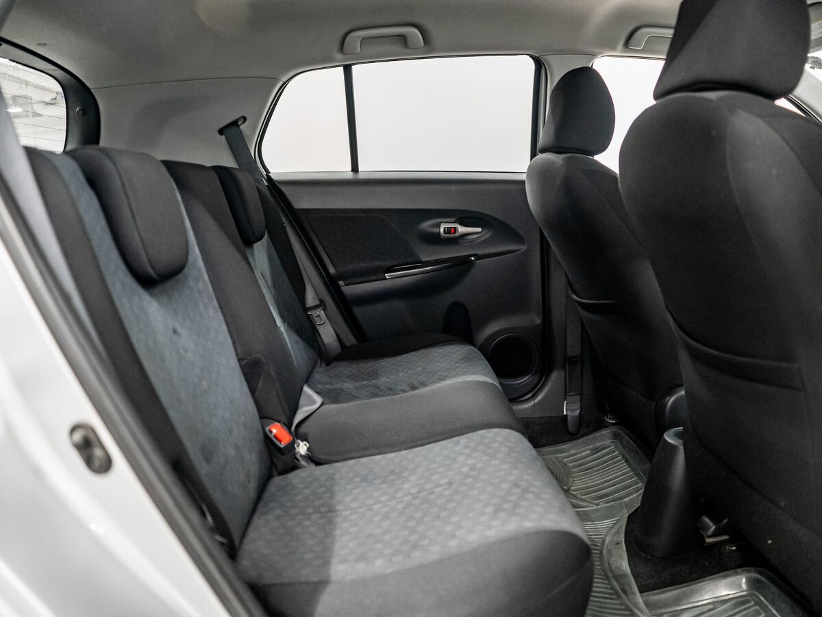 Toyota Ist 2010 - фото автомобиля